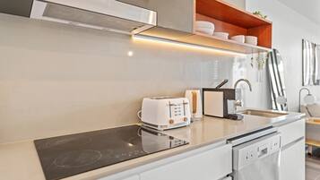 Apartment | Private kitchen | Cookware/dishes/utensils