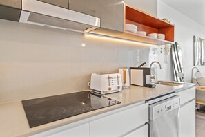 Apartment | Private kitchen | Cookware/dishes/utensils