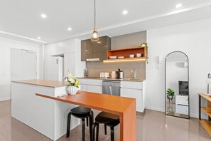 Căn hộ | Bếp riêng | Dụng cụ nấu nướng/bát dĩa/dao nĩa