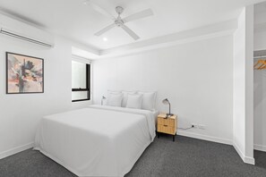 Departamento | 2 habitaciones, tabla de planchar con plancha y ropa de cama 