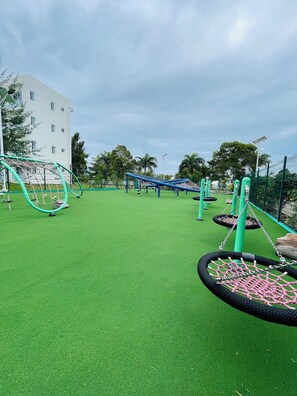 子供用の遊び場 - 屋外