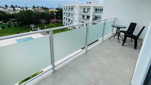 Ảnh chưa phân loại, 2 trong số 18 ảnh, nút