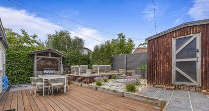 Lovely 3-bed With Alfresco Dining in Prime Suburb
