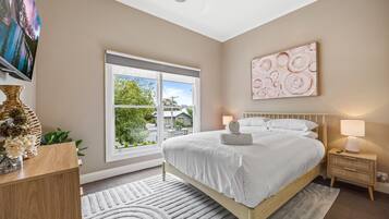 Apartment | 3 bedrooms, iron/ironing board, bed sheets