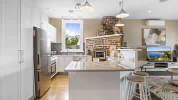 Apartment | Private kitchen | Cookware/dishes/utensils