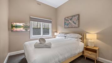 Apartment | 3 bedrooms, iron/ironing board, bed sheets