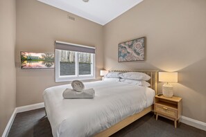 Apartment | 3 bedrooms, iron/ironing board, bed sheets