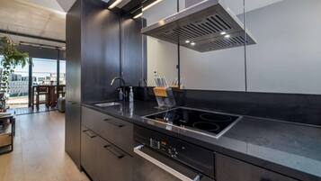 Apartamento | Cozinha privada | Talheres/pratos/utensílios de cozinha