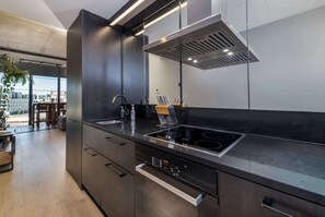 Apartment | Eigene Küche | Kochgeschirr/Geschirr/Besteck