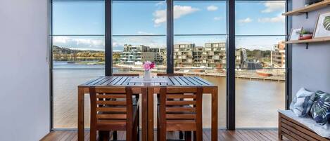 Apartment | Dining