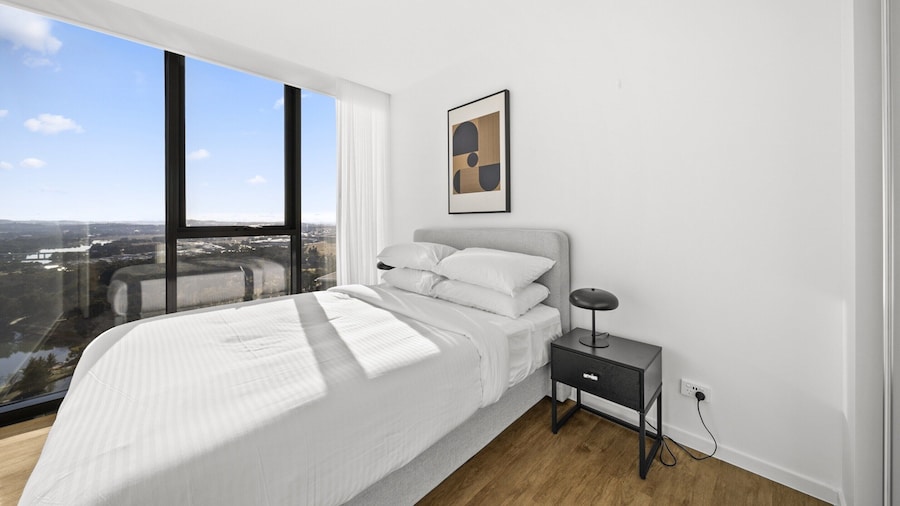 Refined 2-bed With Luxurious Building Amenities