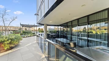 Apartment | Outdoor dining