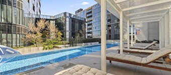 Refined 2-bed With Luxurious Building Amenities