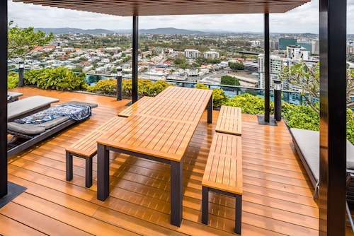 Impeccable 2-bed With Pool & Outdoor Dining