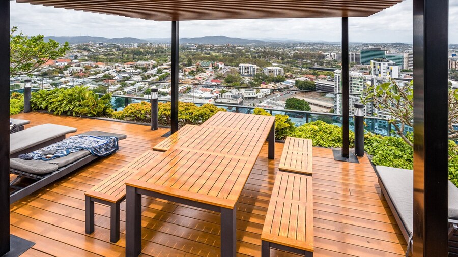 Impeccable 2-bed With Pool & Outdoor Dining