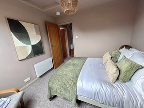 2 dormitorios, tabla de planchar con plancha, wifi gratis y ropa de cama