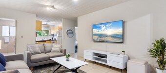 Family-friendly Stay Walk to Beach & Parks