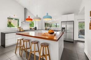Fridge, microwave, oven, stovetop - Wake. Lake. Repeat. European Designed Stay (FIFA) (Gainesville)
