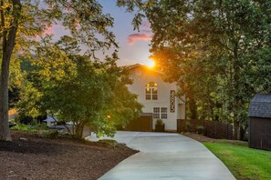 المنطقة المحيطة بالمنشأة