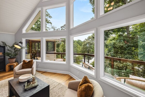 المنشأة من الداخل