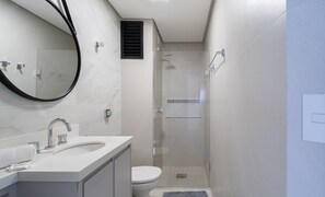 Apartamento básico | Banheiro | Chuveiro 