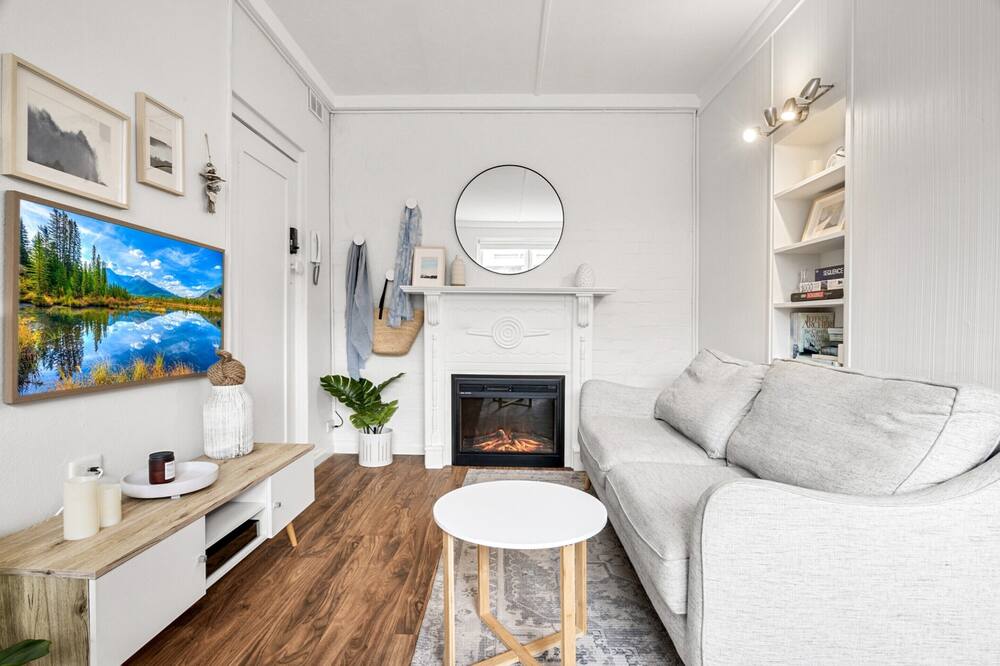 Charming 1-bed With Fireplace by the Beach - Burnley