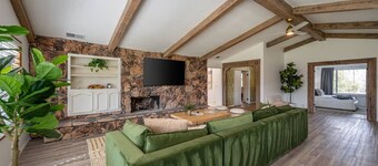 Main Ranch House - Great for Hosting!