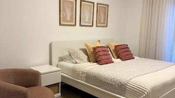 Een strijkplank/strijkijzer, gratis wifi, beddengoed