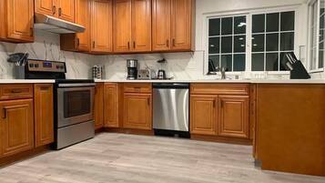 Rumah (4 Bedrooms) | Dapur pribadi | Microwave, oven, mesin espresso, dan mesin pembuat kopi/teh