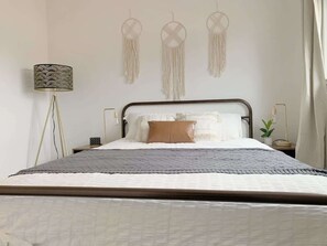 House (4 Bedrooms) | 4 bedrooms, iron/ironing board, bed sheets