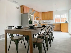 Rumah (4 Bedrooms) | Makan di kamar