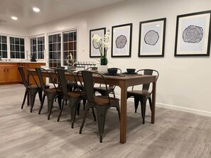 House (4 Bedrooms) | In-room dining