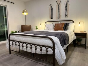 ハウス (4 Bedrooms) | 4 室のベッドルーム、アイロン / アイロン台、ベッドシーツ