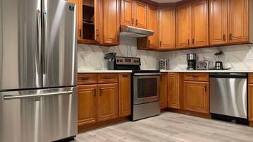 House (4 Bedrooms) | Private kitchen | Microwave, oven, espresso maker, coffee/tea maker