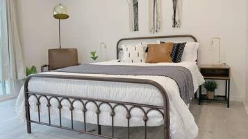 House (4 Bedrooms) | 4 bedrooms, iron/ironing board, bed sheets