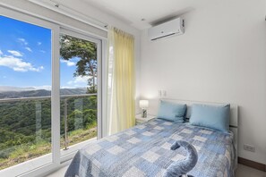 3 عدّة غرف نوم وخزنة داخل الغرفة وواي فاي مجانًا وملاءات أسرّة