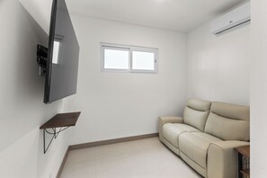 TV - Spectacular Vistas From This Brand New Private Villa at Mar a Mar (Puntarenas Province)