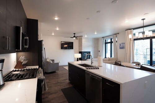 River View, Hot Tub, Steam Shower 2-bed 2-bath minutes Keystone / Breck / Copper