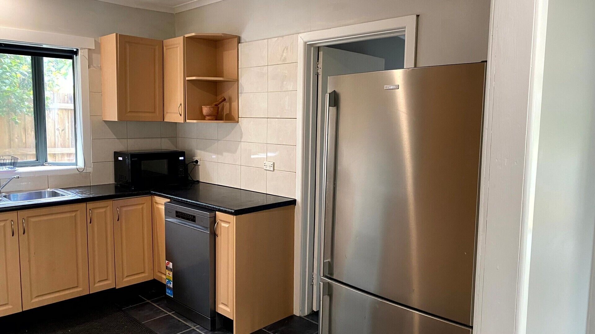 Microondas, horno, placa de cocina, lavavajillas