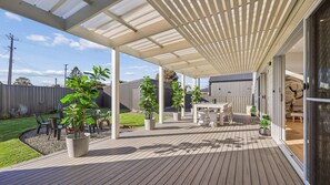 Outdoor dining - White Lotus -14 Haynes Rd, Middleton (Middleton)