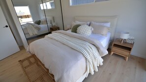 4 Schlafzimmer, Bügeleisen/Bügelbrett, Bettwäsche