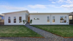 Exterior - White Lotus -14 Haynes Rd, Middleton (Middleton)