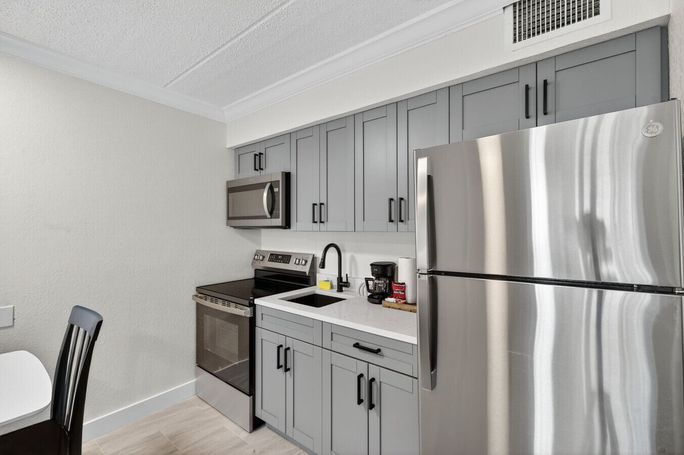 冰箱、微波炉、烤箱、炉灶