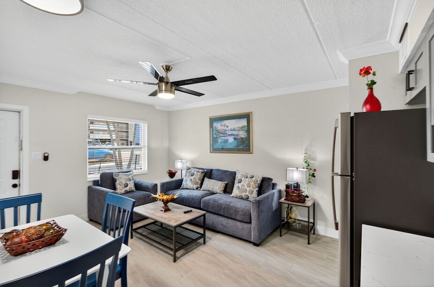 Ground Floor Amazingly Updated 1 Bedroom Just Steps To The Sand - Madeira Beach, FL