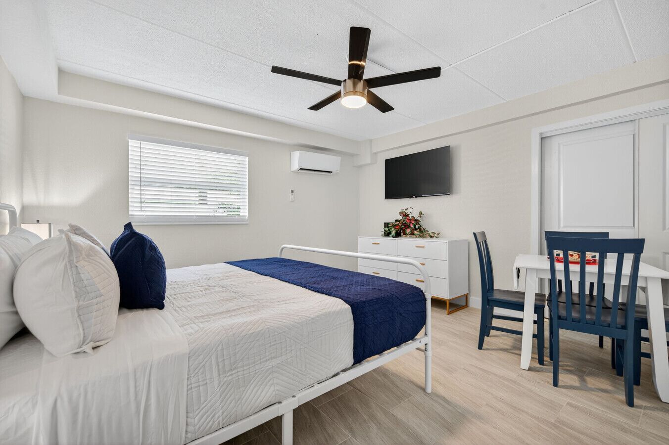 1 chambre, fer et planche à repasser, Wi-Fi, draps fournis