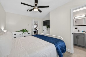 1 bedroom, iron/ironing board, WiFi, bed sheets - 🌅 Steps to Madeira Beach Modern 1BR w/ Courtyard & Grill🌴 (Madeira Beach)