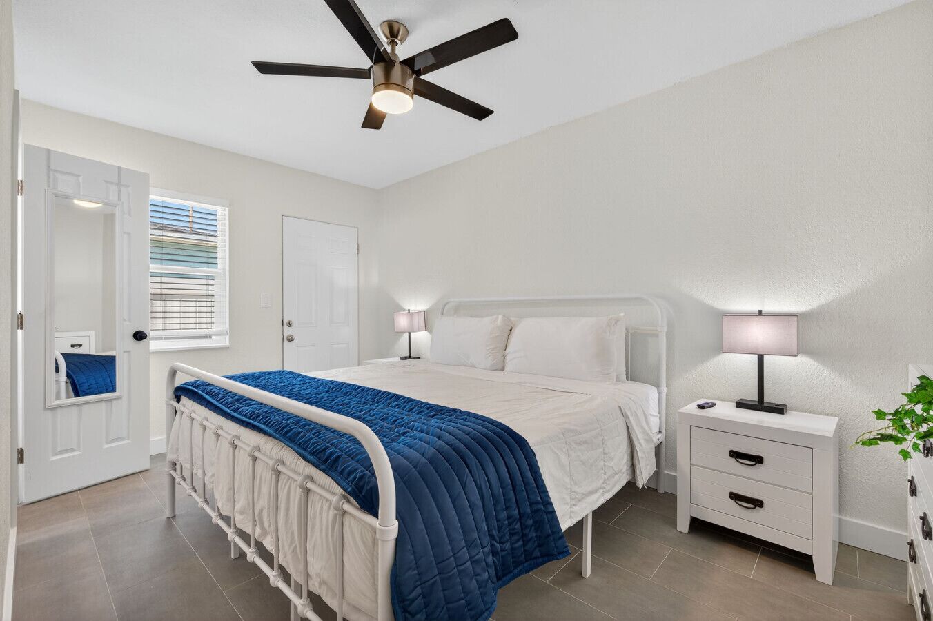 1 habitación, tabla de planchar con plancha, wifi y ropa de cama 