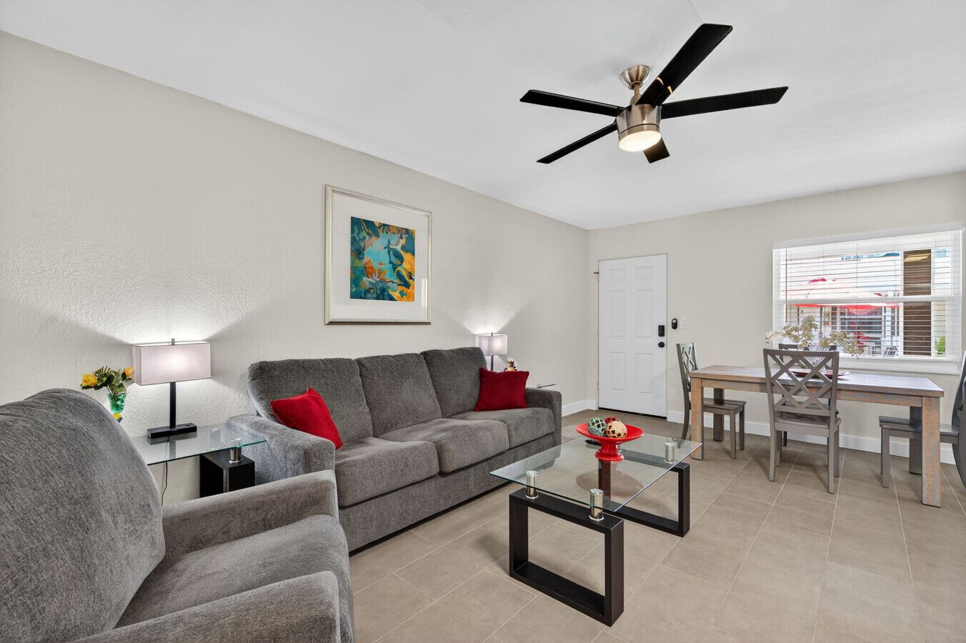 Steps To Madeira Beach Modern 1br W/ Courtyard & Grill - Madeira Beach, FL