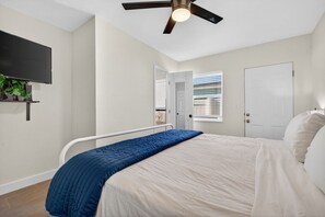 1 slaapkamer, een strijkplank/strijkijzer, wifi, beddengoed