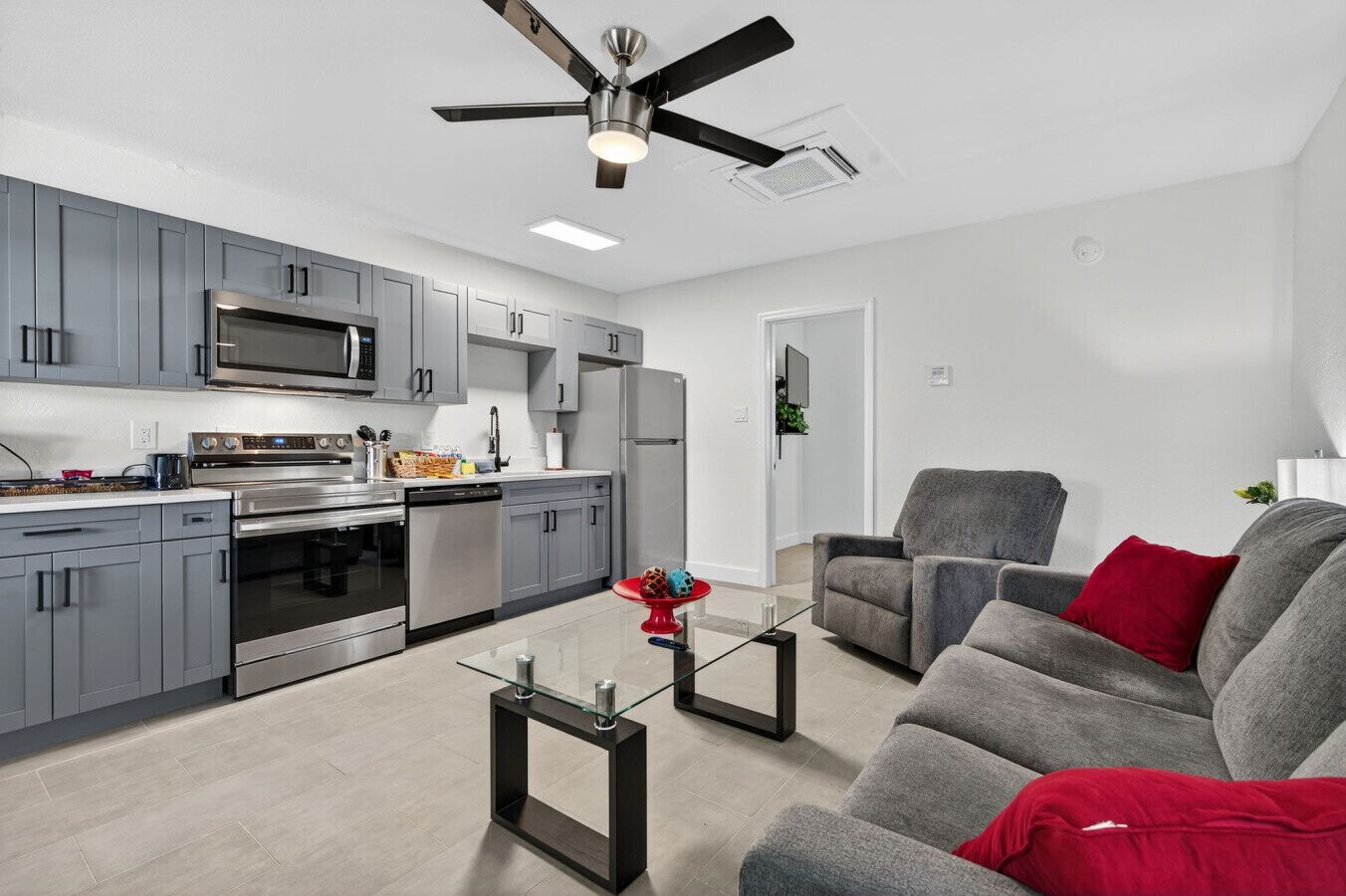 冰箱、微波炉、烤箱、炉灶